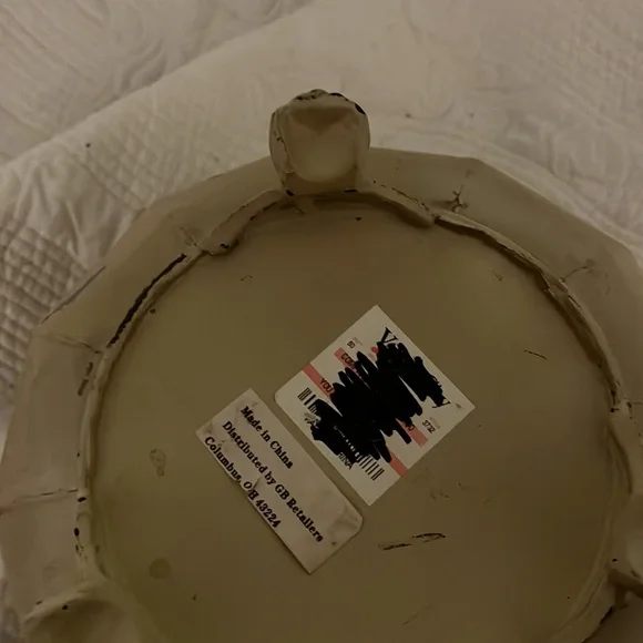 Gorgeous Vintage planter. Some markings inside. Otherwise great condition - Picture 5 of 7